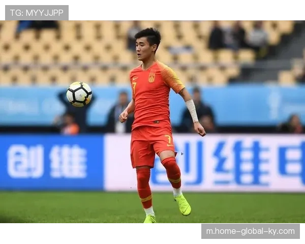 韦世豪铲射展现拼抢态度 队长身份下承担更多防守职责